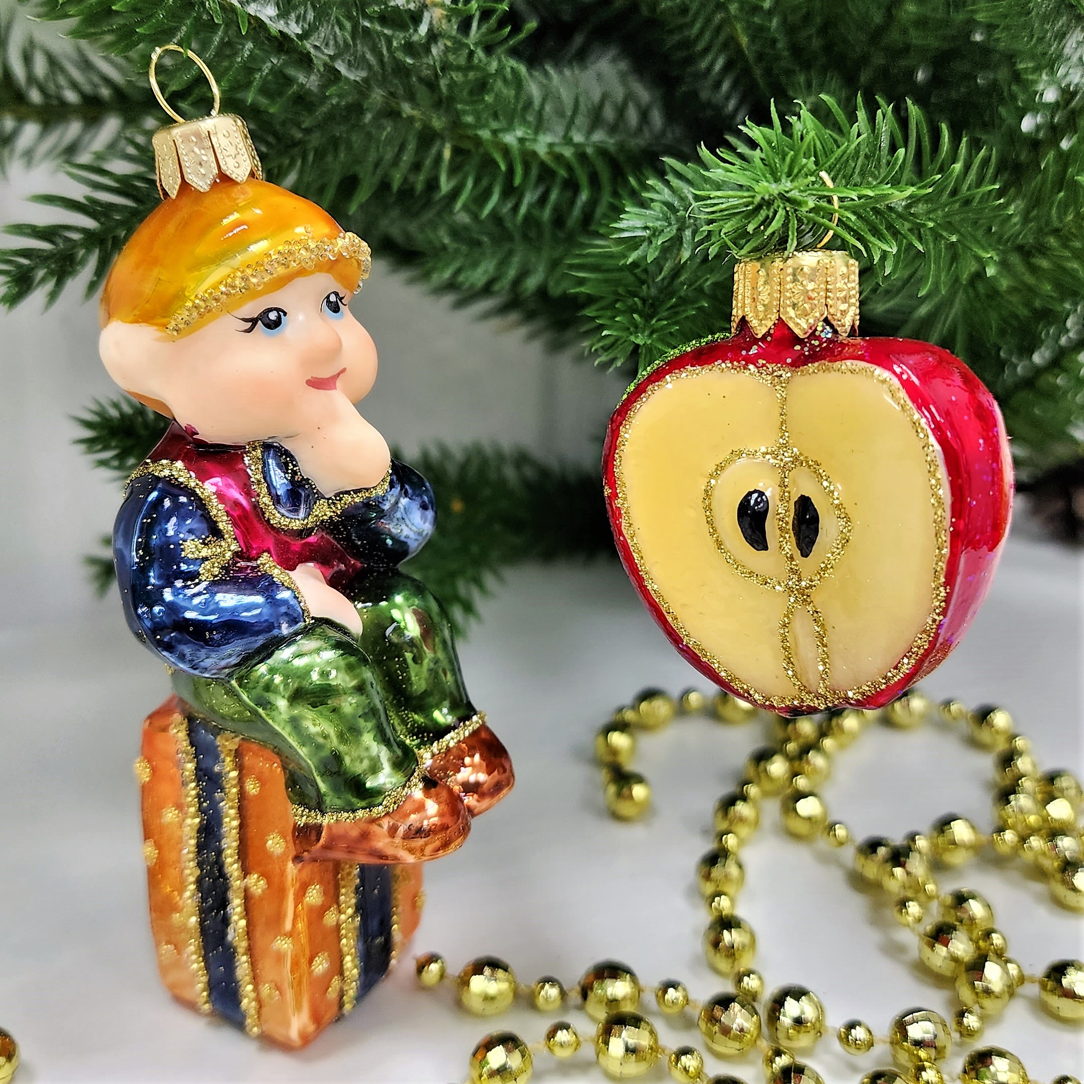 фото Набор ёлочных игрушек Гном на подарке и яблочко
