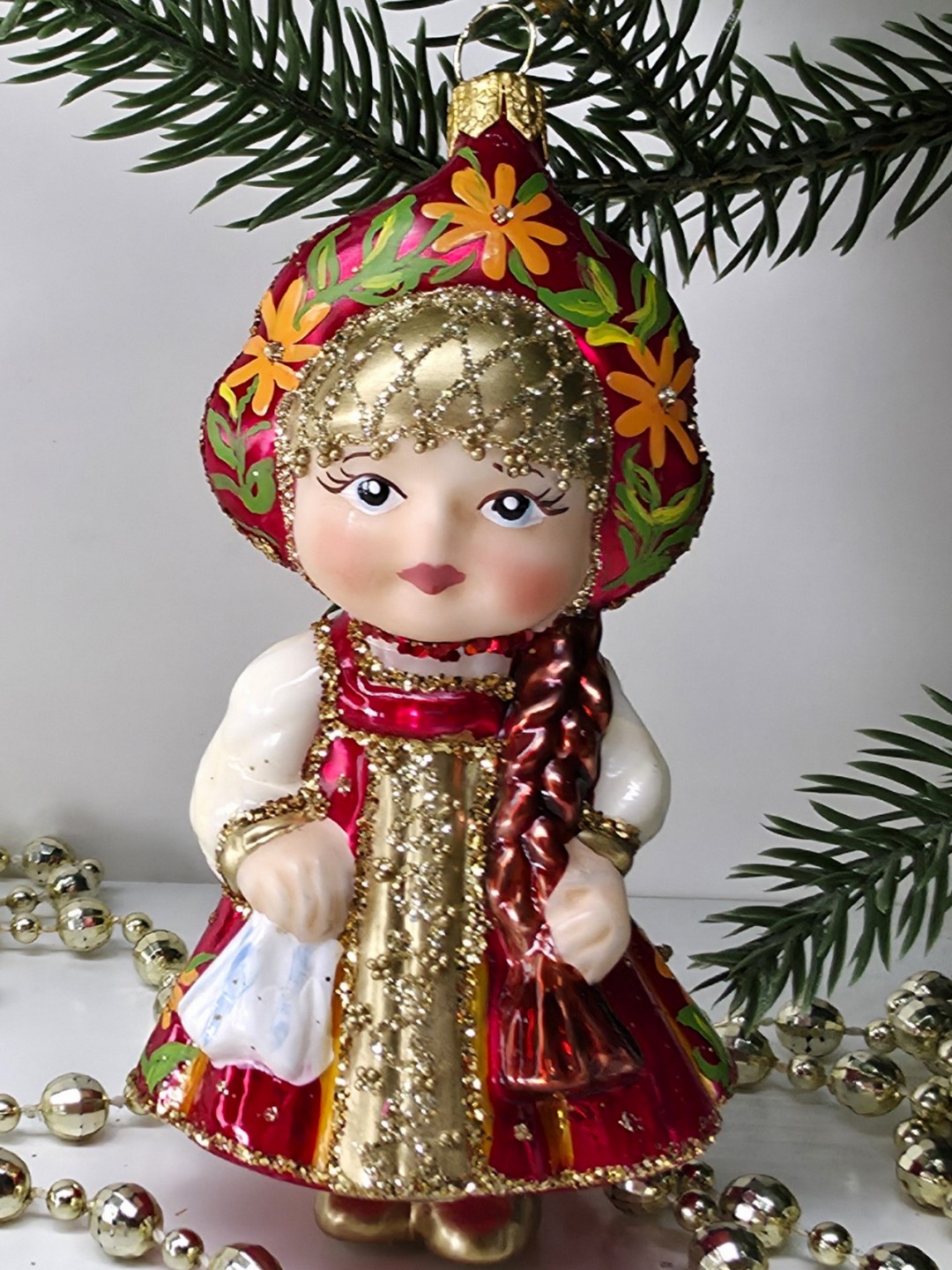 фото Стеклянная елочная игрушка Девочка в сарафане