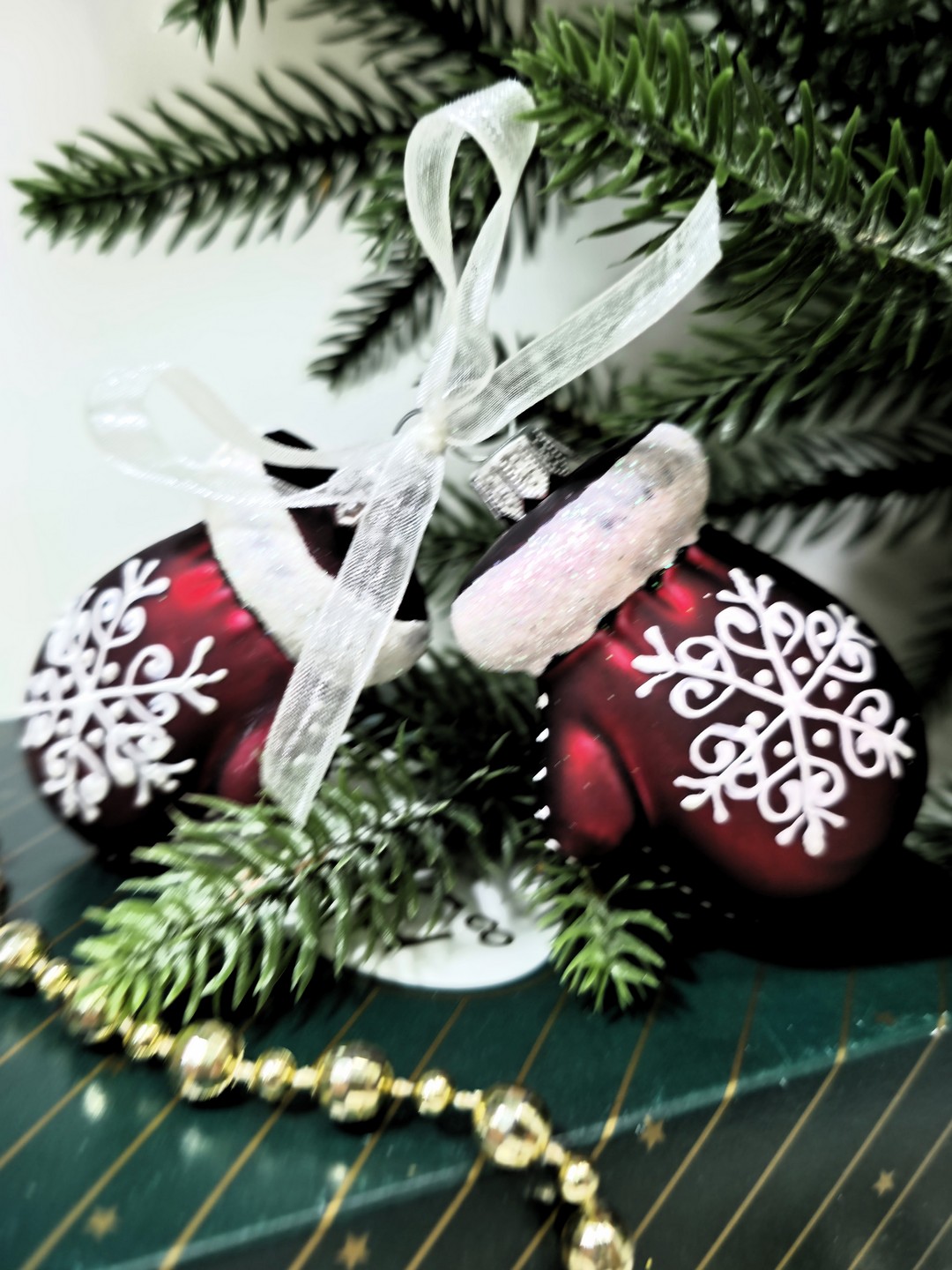 фото Набор ёлочных игрушек Две варежки бордо