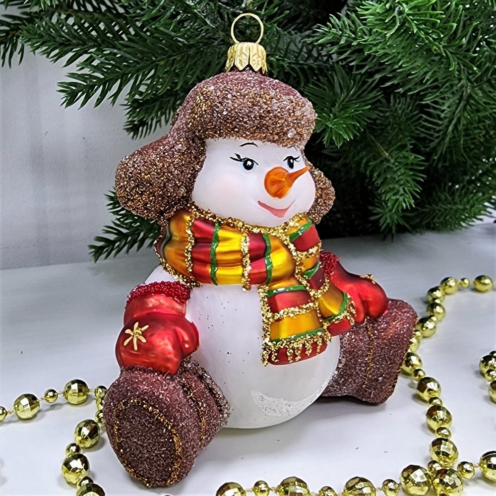 фото Стеклянная елочная игрушка Снеговик в валенках