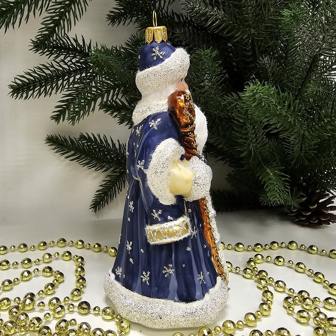фото Стеклянная елочная игрушка Дед Мороз с подарками синий