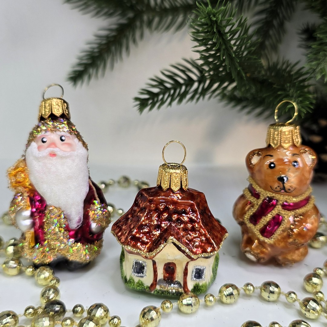 фото Набор стеклянных ёлочных игрушек Irena-Co Дед Мороз, домик и мишка
