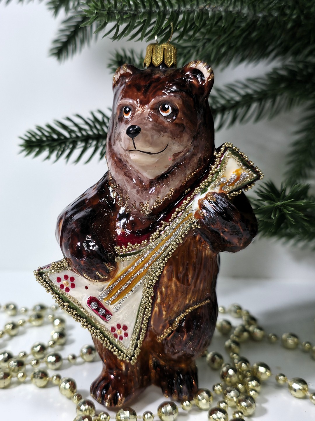 фото Стеклянная елочная игрушка Мишка с балалайкой