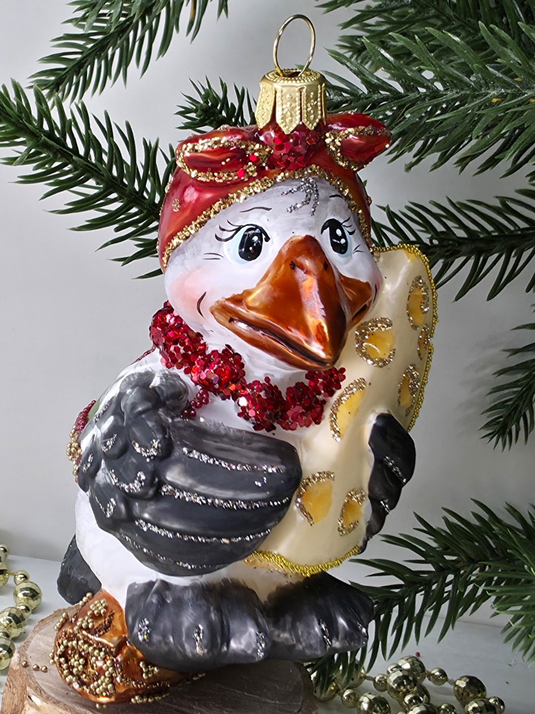 фото Стеклянная елочная игрушка Сорока с сыром