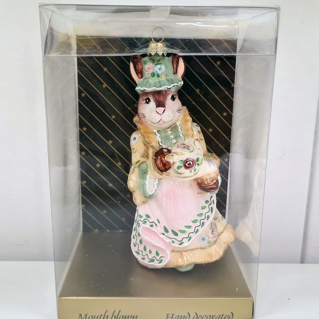 фото Стеклянная елочная игрушка Зайчиха с чайником Версаль