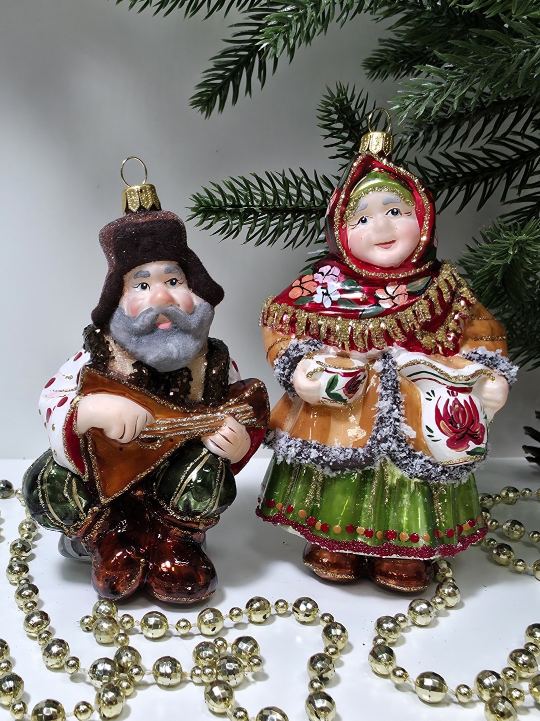 фото Набор ёлочных игрушек Бабушка с кувшином и дед с балалайкой