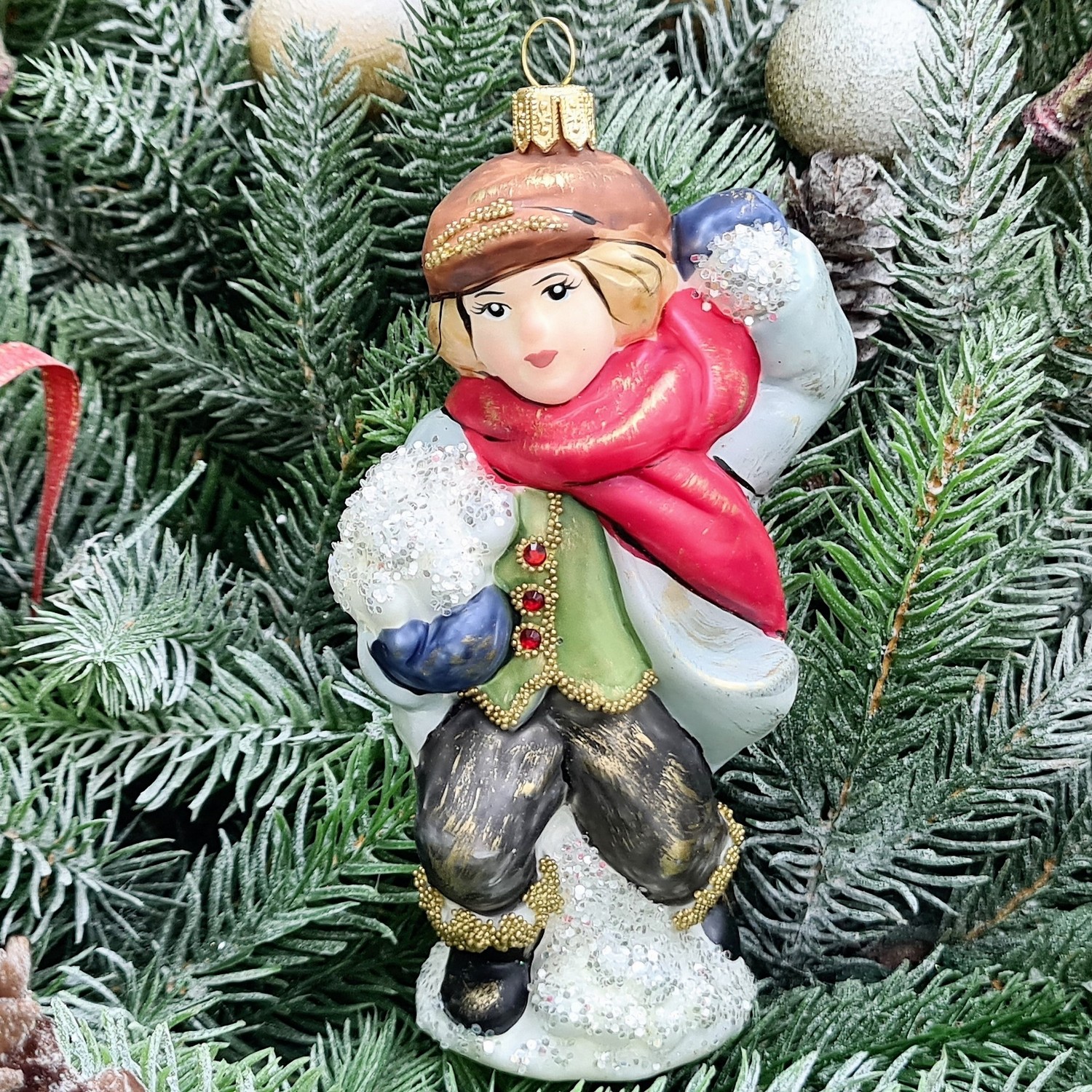 фото Стеклянная елочная игрушка Мальчик со снежком винтаж