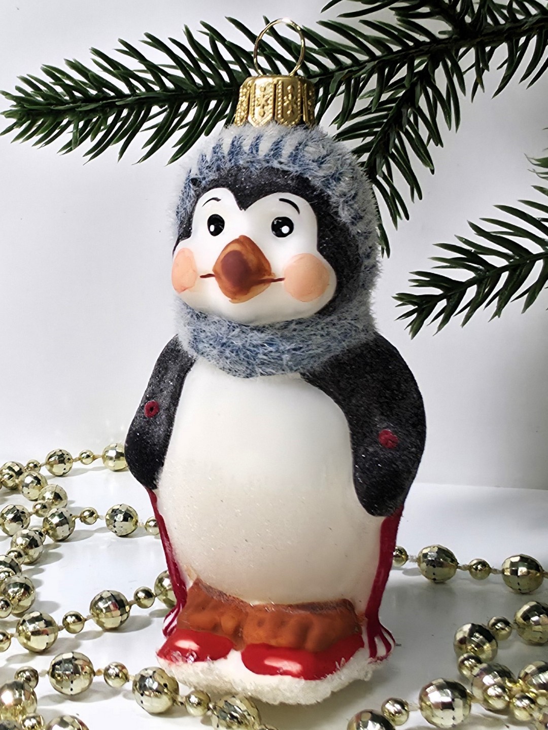 фото Стеклянная елочная игрушка Пингвин на лыжах