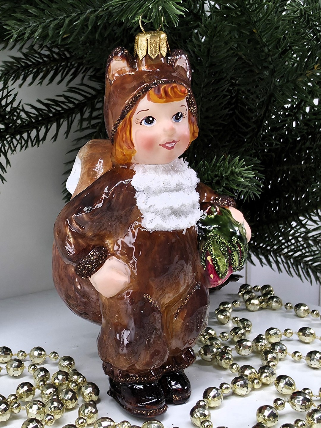 фото Стеклянная ёлочная игрушка Irena-Co Девочка белочка с клубникой