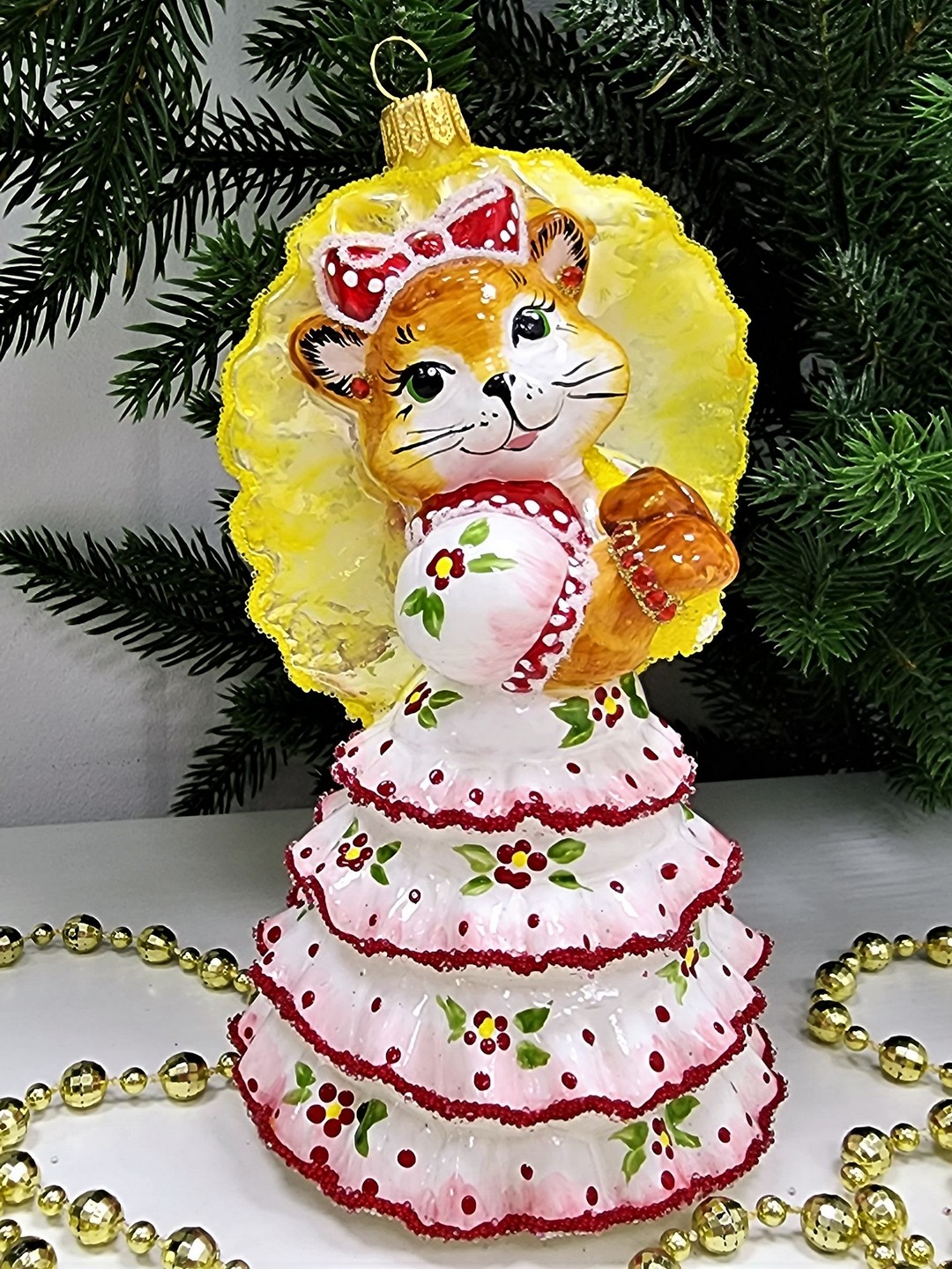 фото Стеклянная елочная игрушка Кошка с желтым зонтиком глянец