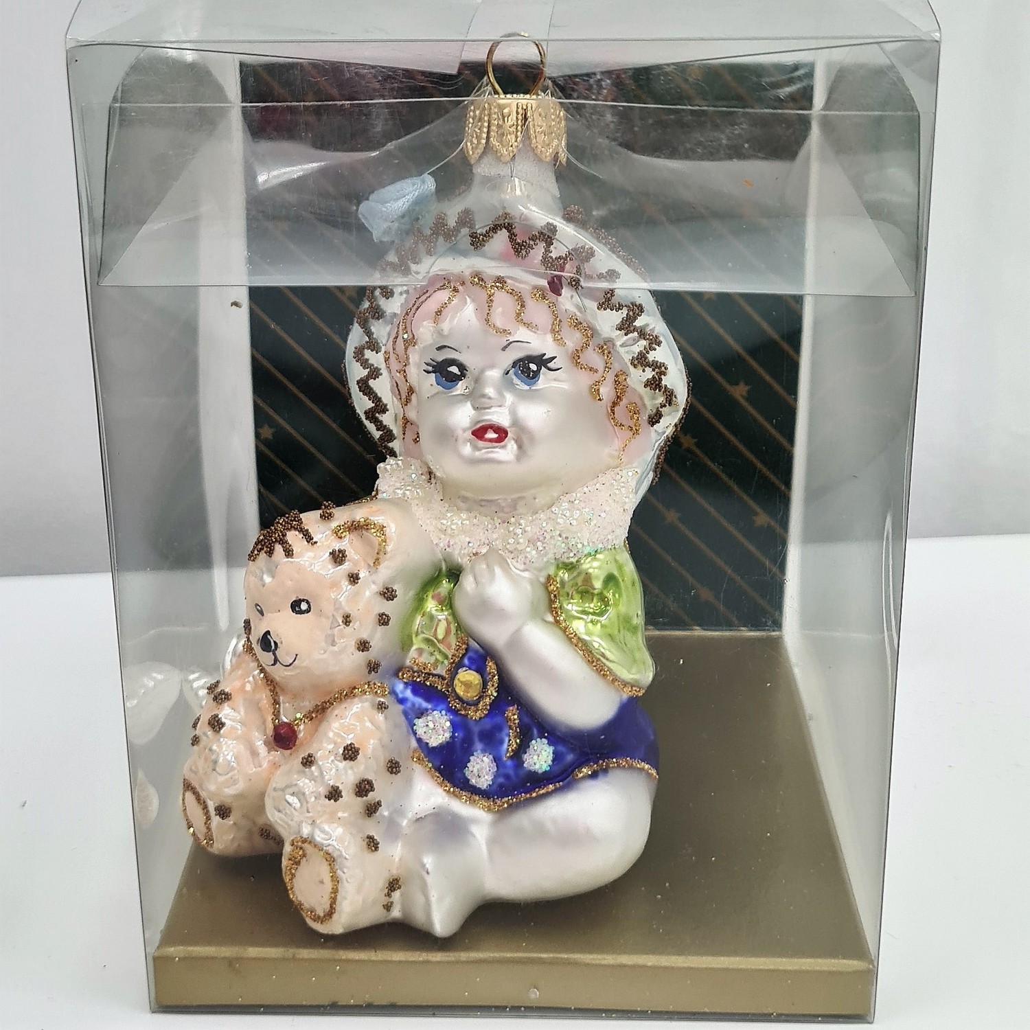 фото Стеклянная елочная игрушка Девочка с мишкой сидит