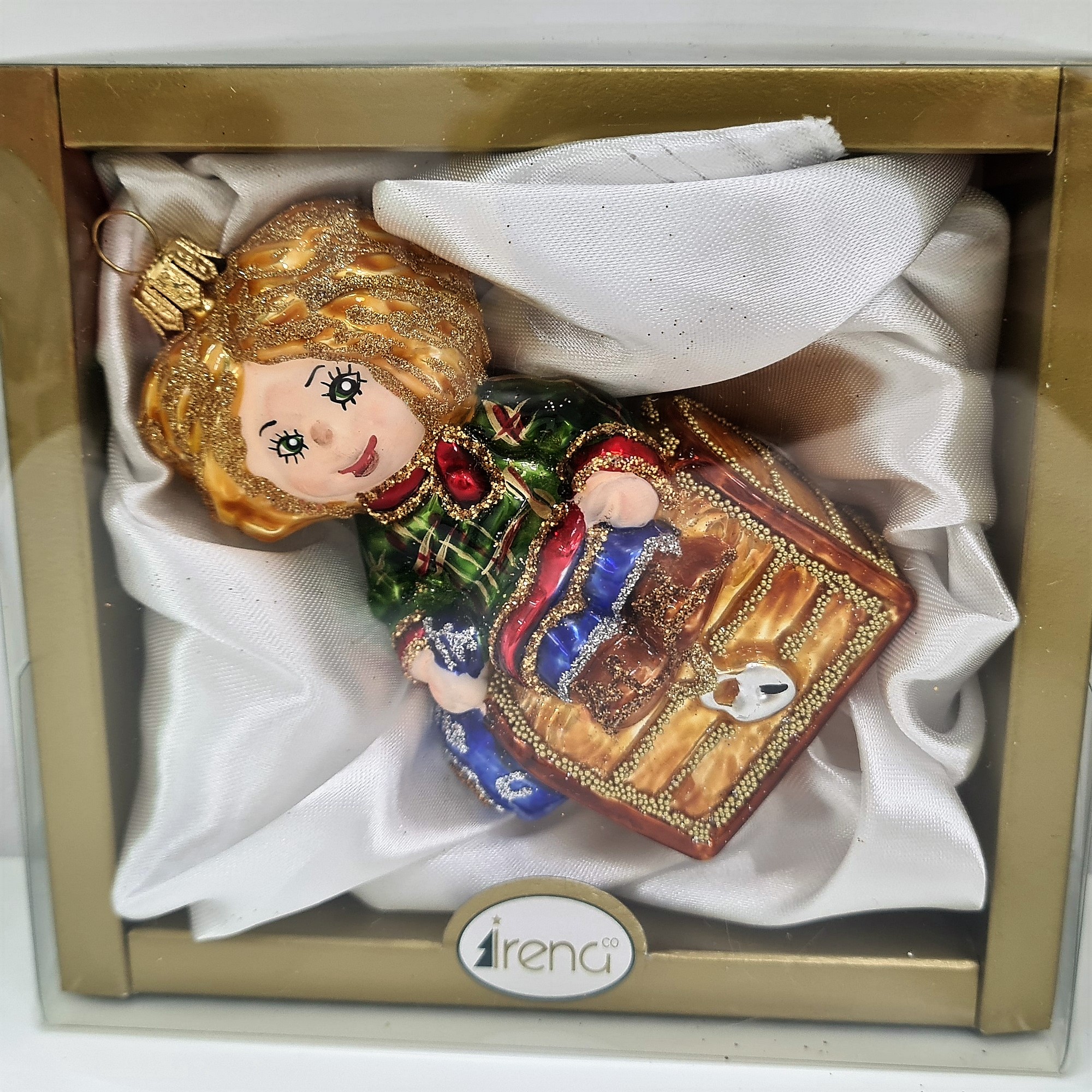 фото Стеклянная елочная игрушка Домовенок Кузя на сундуке