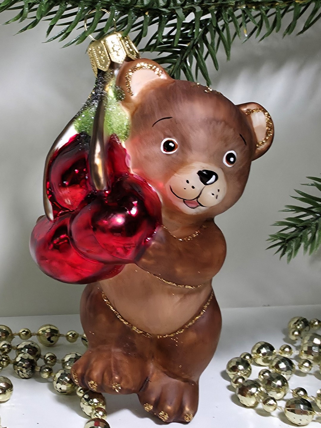 фото Стеклянная елочная игрушка Мишка с вишенками