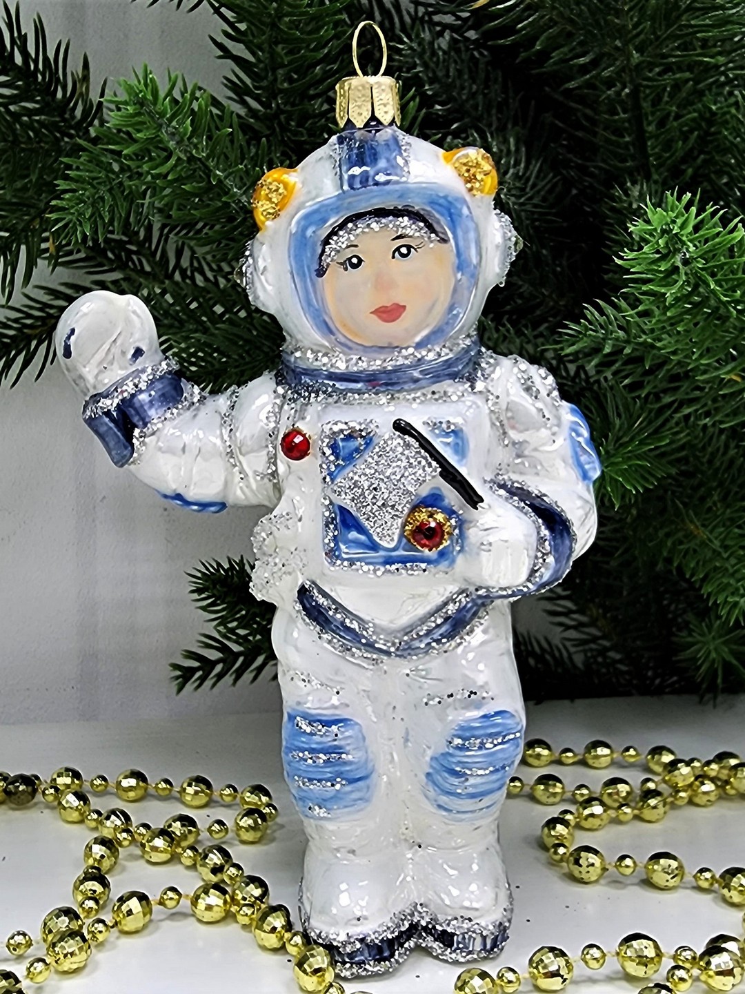 фото Стеклянная елочная игрушка Космонавт