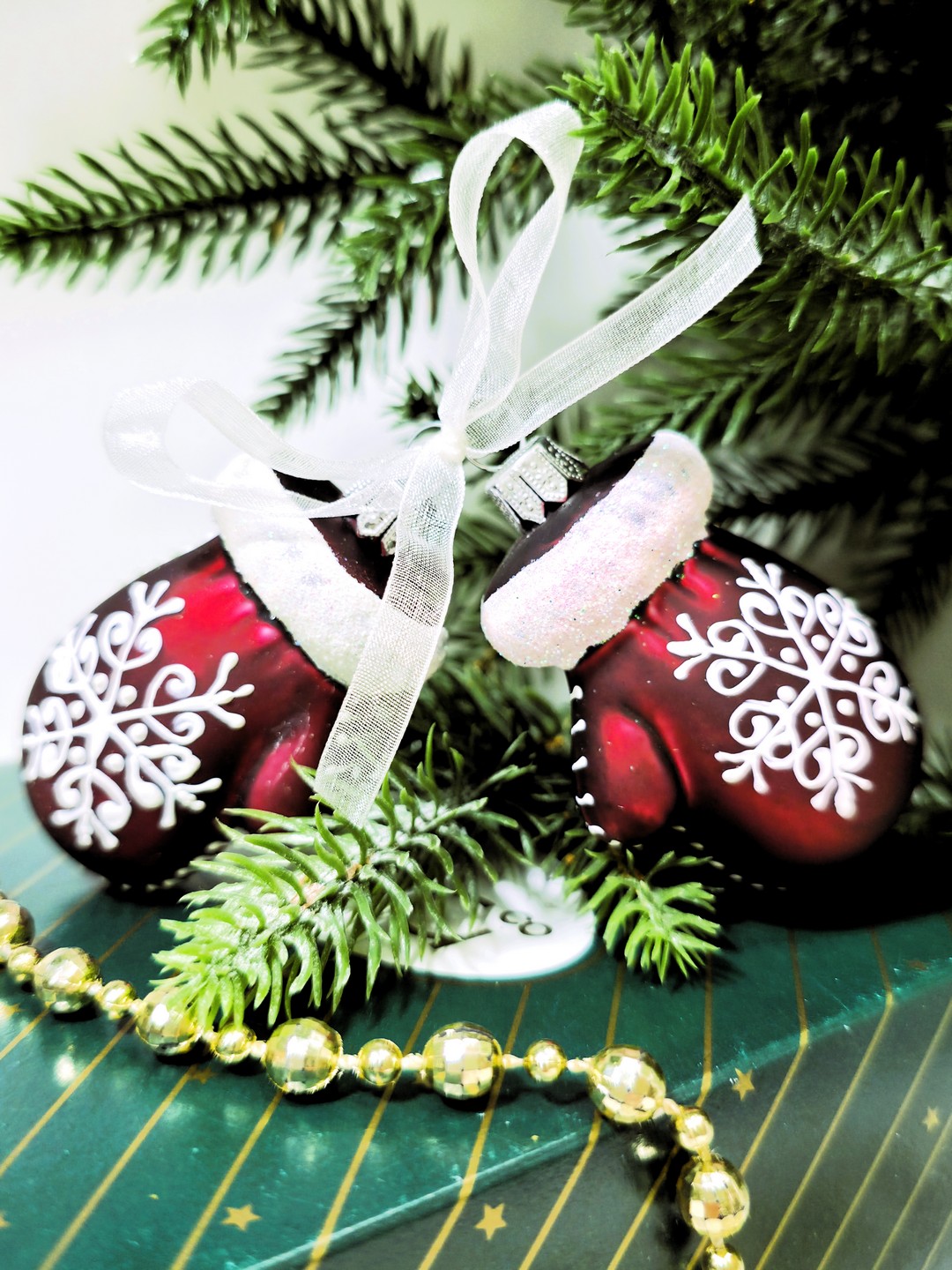 фото Набор ёлочных игрушек Две варежки бордо