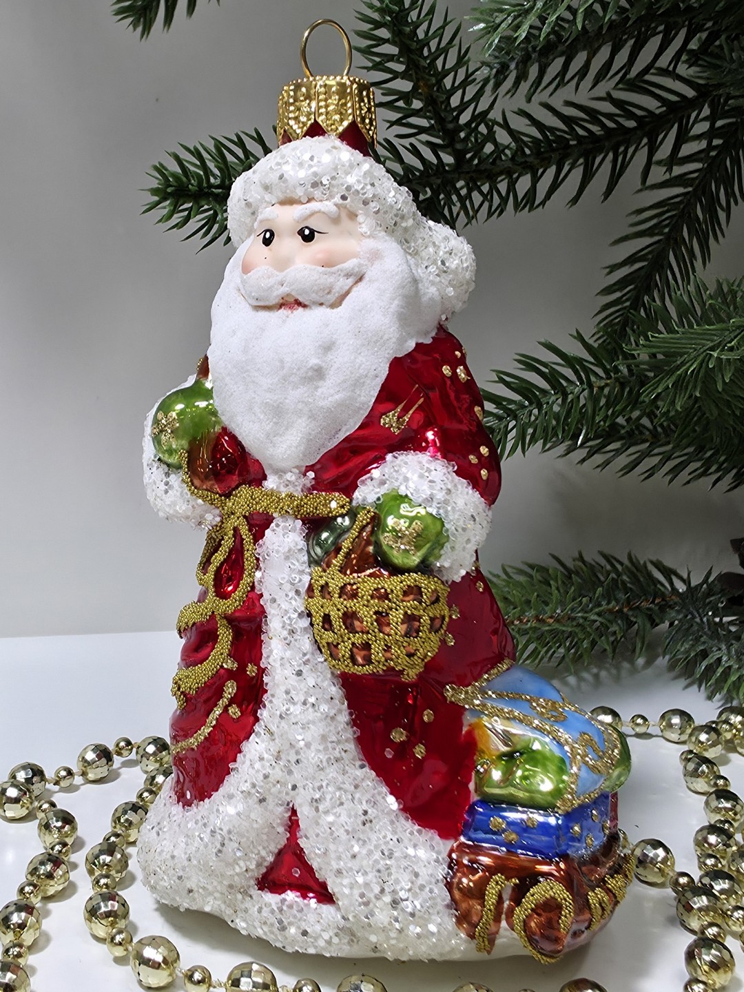 фото Стеклянная елочная игрушка Дед Мороз с подарками
