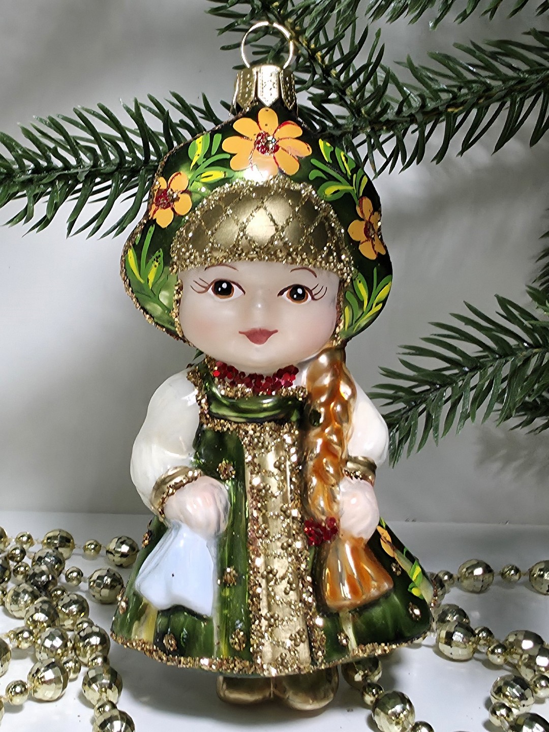 фото Стеклянная елочная игрушка Девочка в сарафане