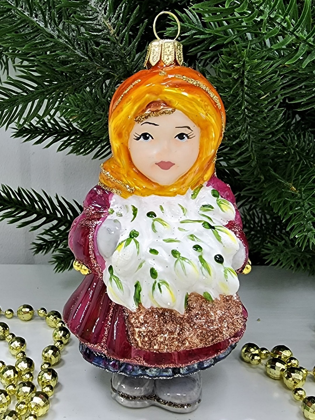 фото Стеклянная елочная игрушка Девочка с подснежниками-3