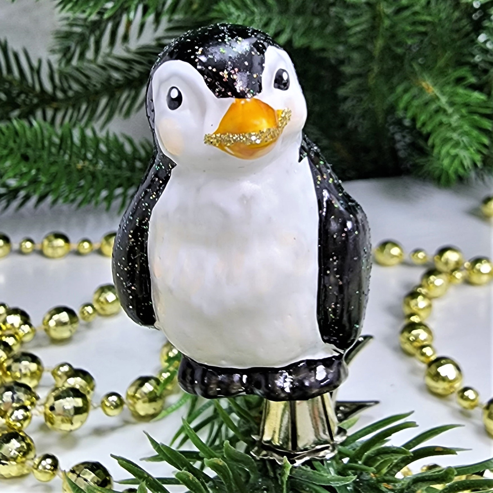 фото Стеклянная елочная игрушка Пингвин на прищепке