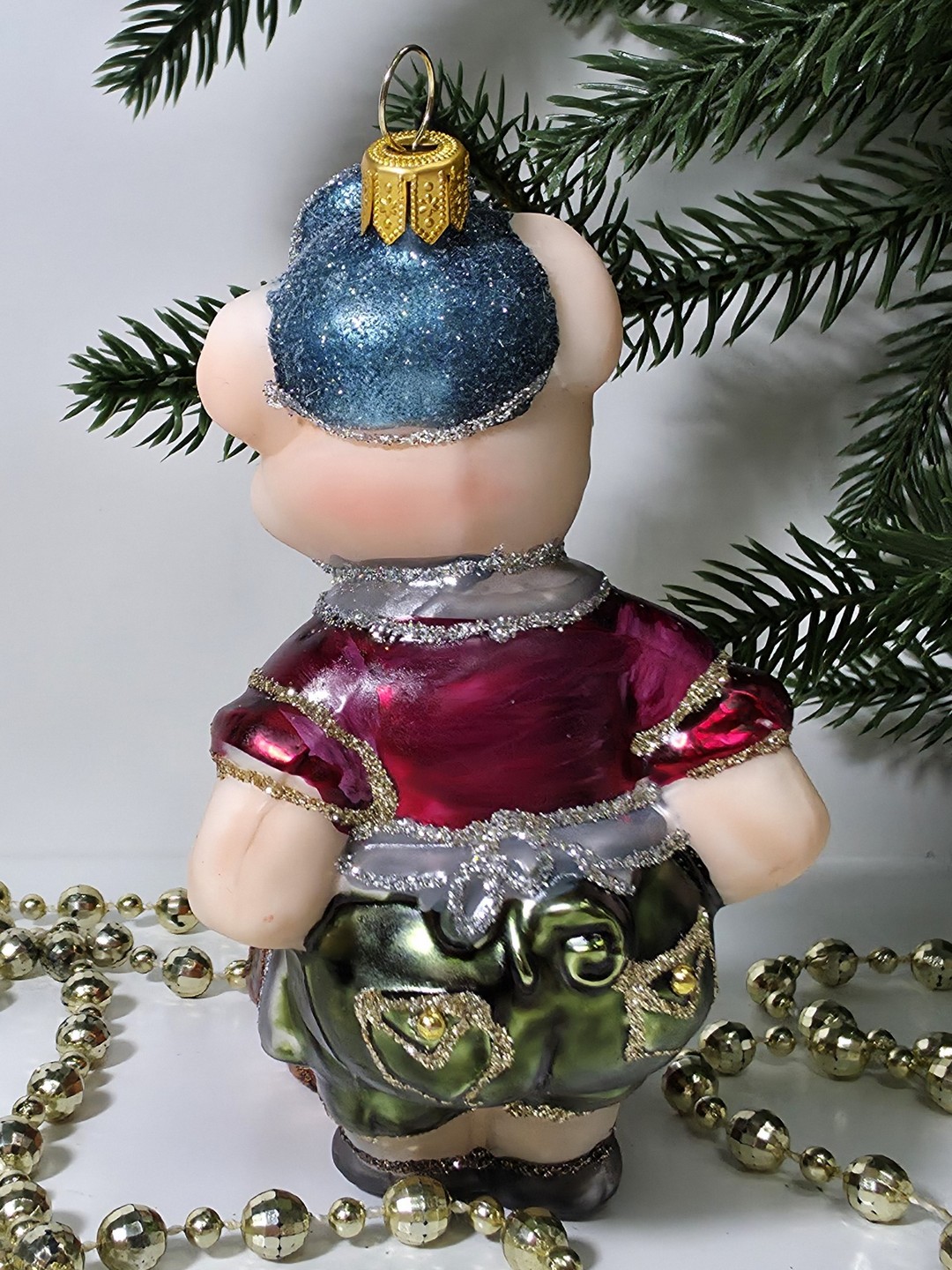 фото Стеклянная елочная игрушка Поросенок с телегой