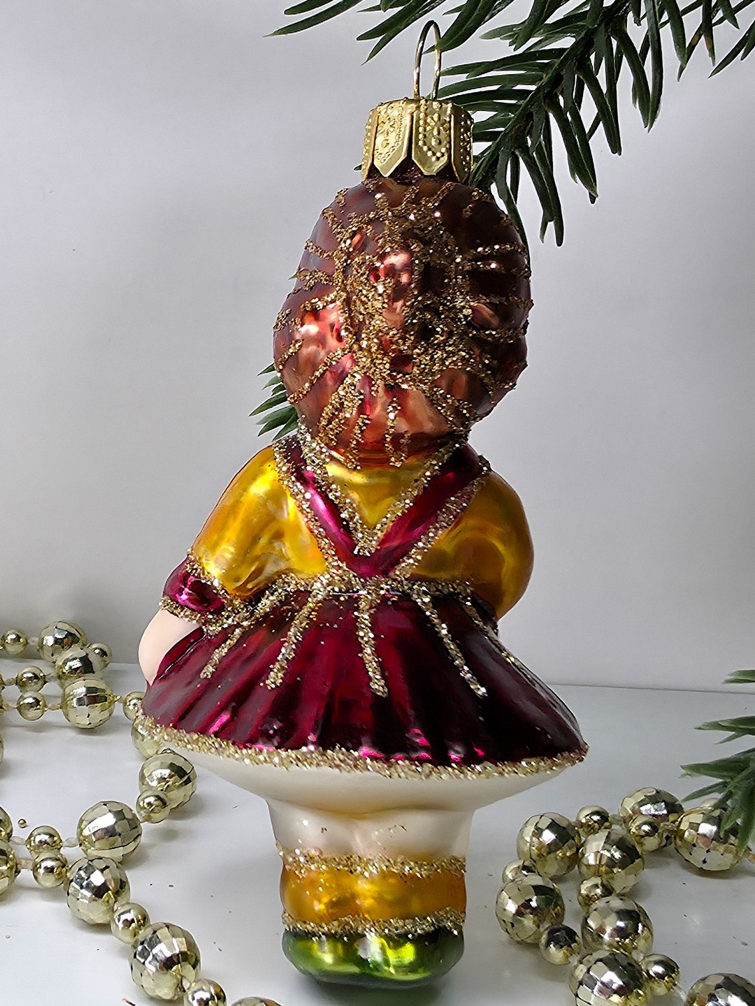 фото Стеклянная елочная игрушка Девочка в платье