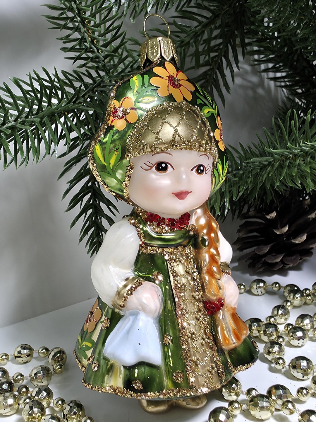 фото Стеклянная елочная игрушка Девочка в сарафане