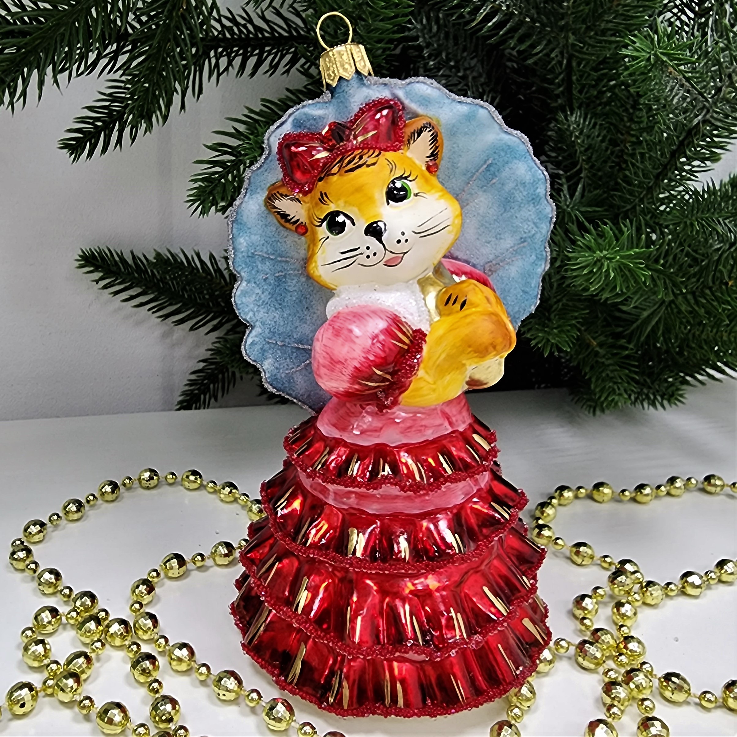 фото Стеклянная елочная игрушка Кошка с зонтиком бордо