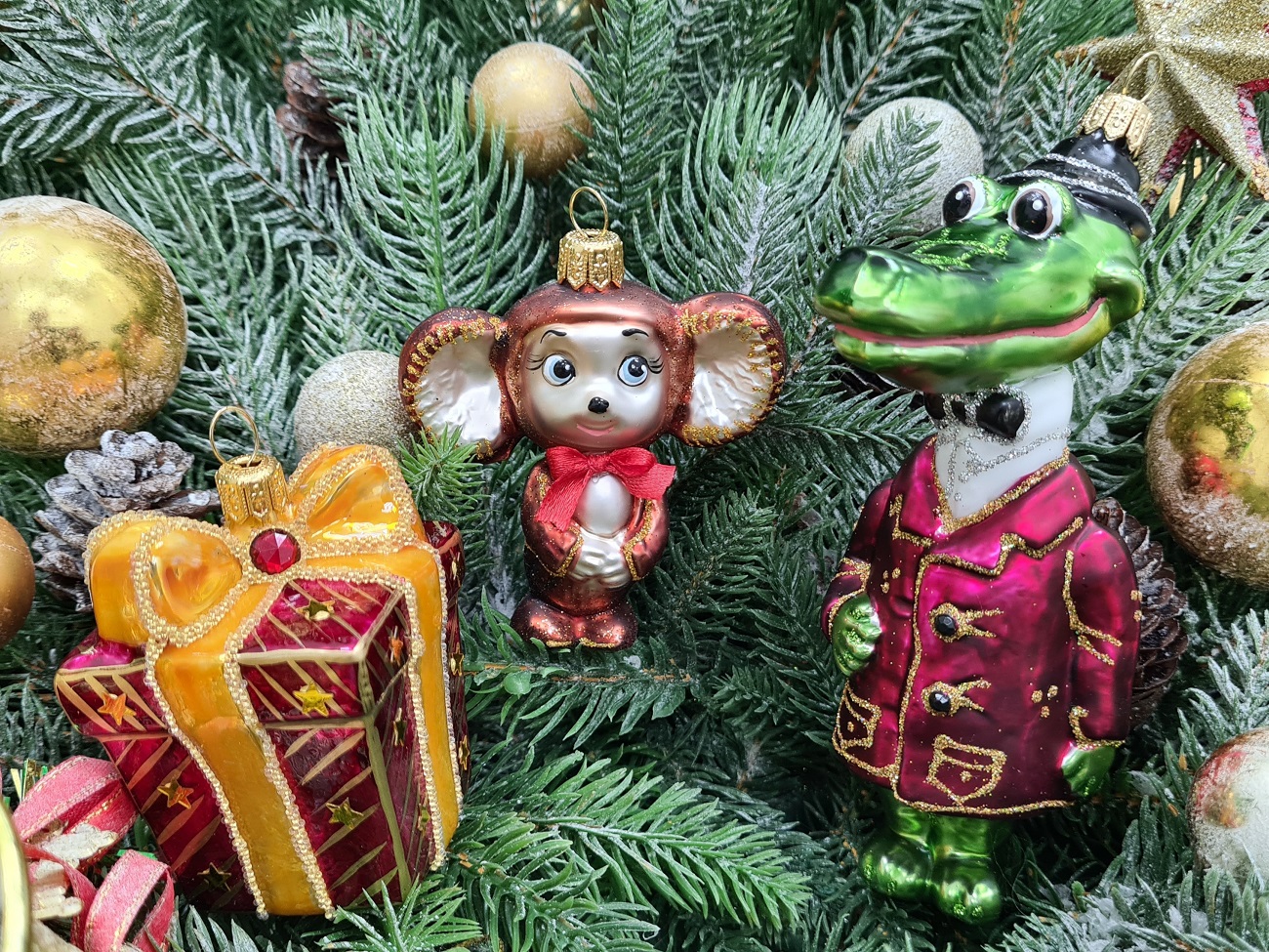 фото Набор ёлочных игрушек Чебурашка, крокодил Гена и подарок