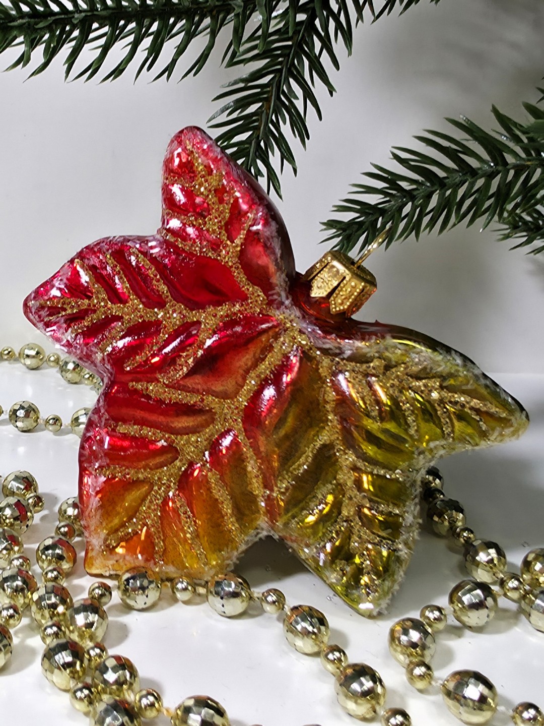 фото Стеклянная елочная игрушка Кленовый лист