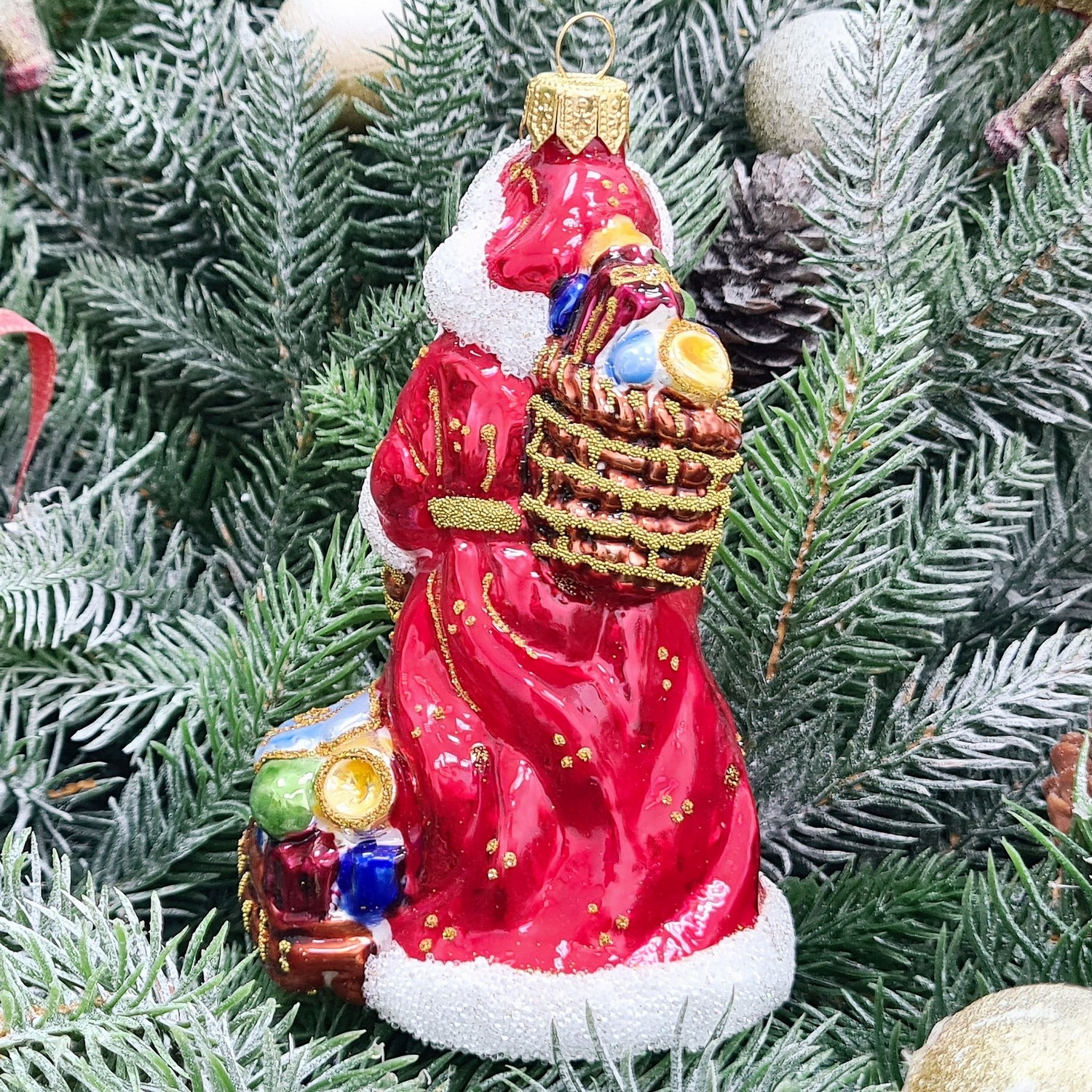 фото Стеклянная елочная игрушка Дед Мороз с подарками-2