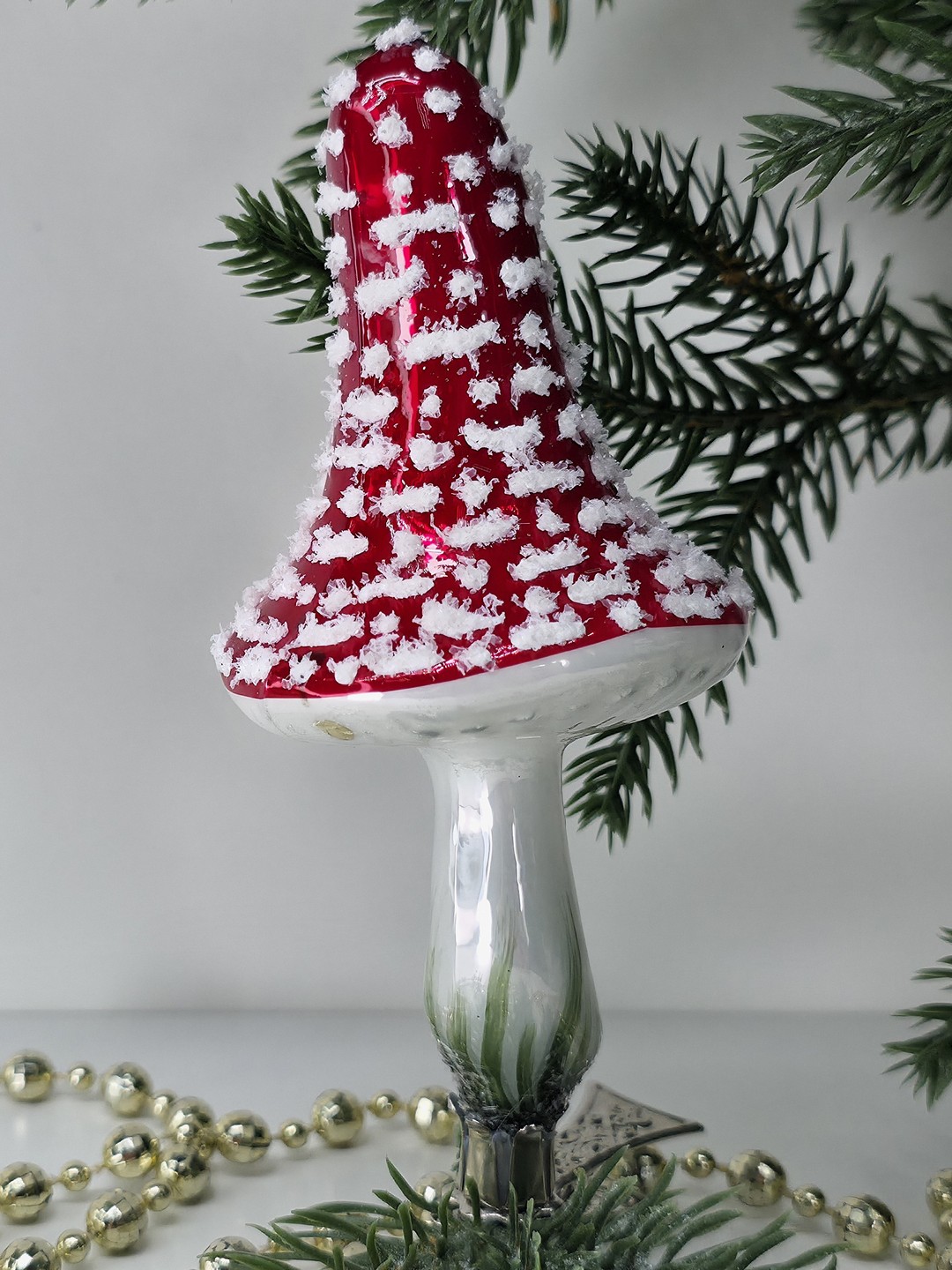 фото Стеклянная елочная игрушка Гриб мухомор на прищепке