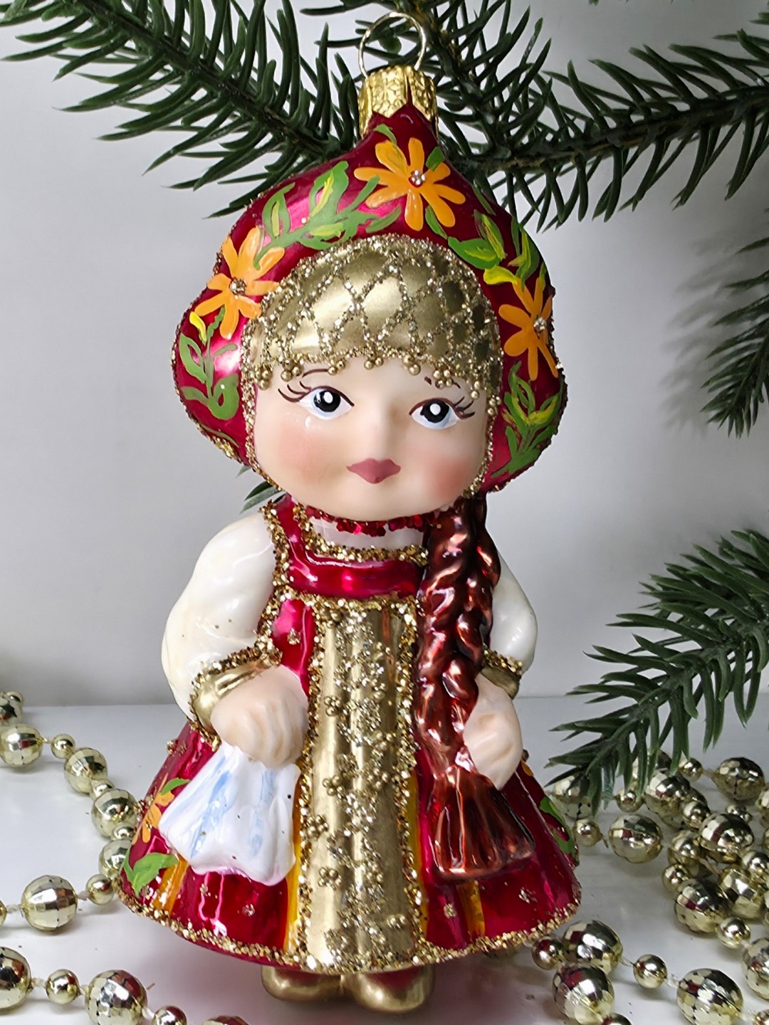 фото Стеклянная елочная игрушка Девочка в сарафане