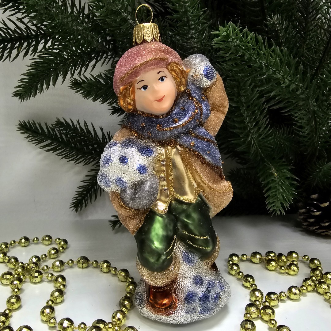 фото Стеклянная елочная игрушка Мальчик со снежком сахар