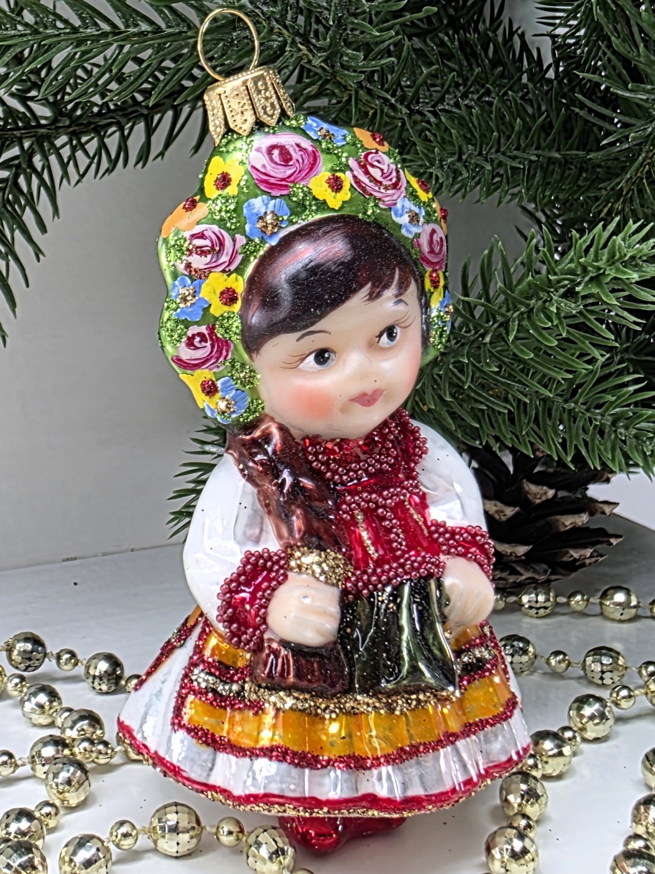 фото Стеклянная ёлочная игрушка Девочка в веночке
