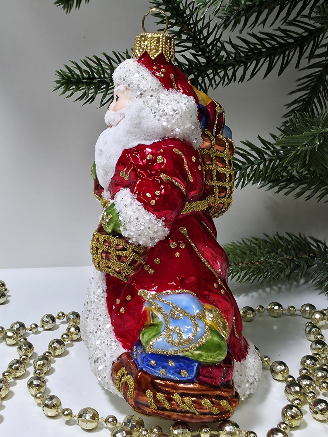 фото Стеклянная елочная игрушка Дед Мороз с подарками