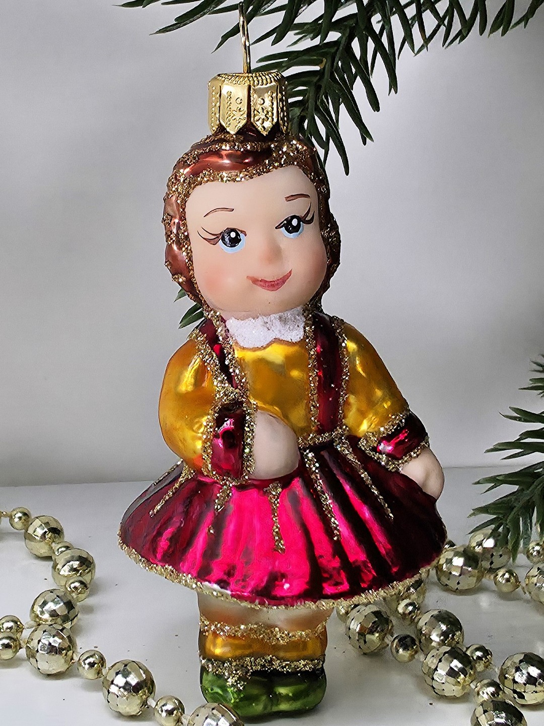 фото Стеклянная елочная игрушка Девочка в платье