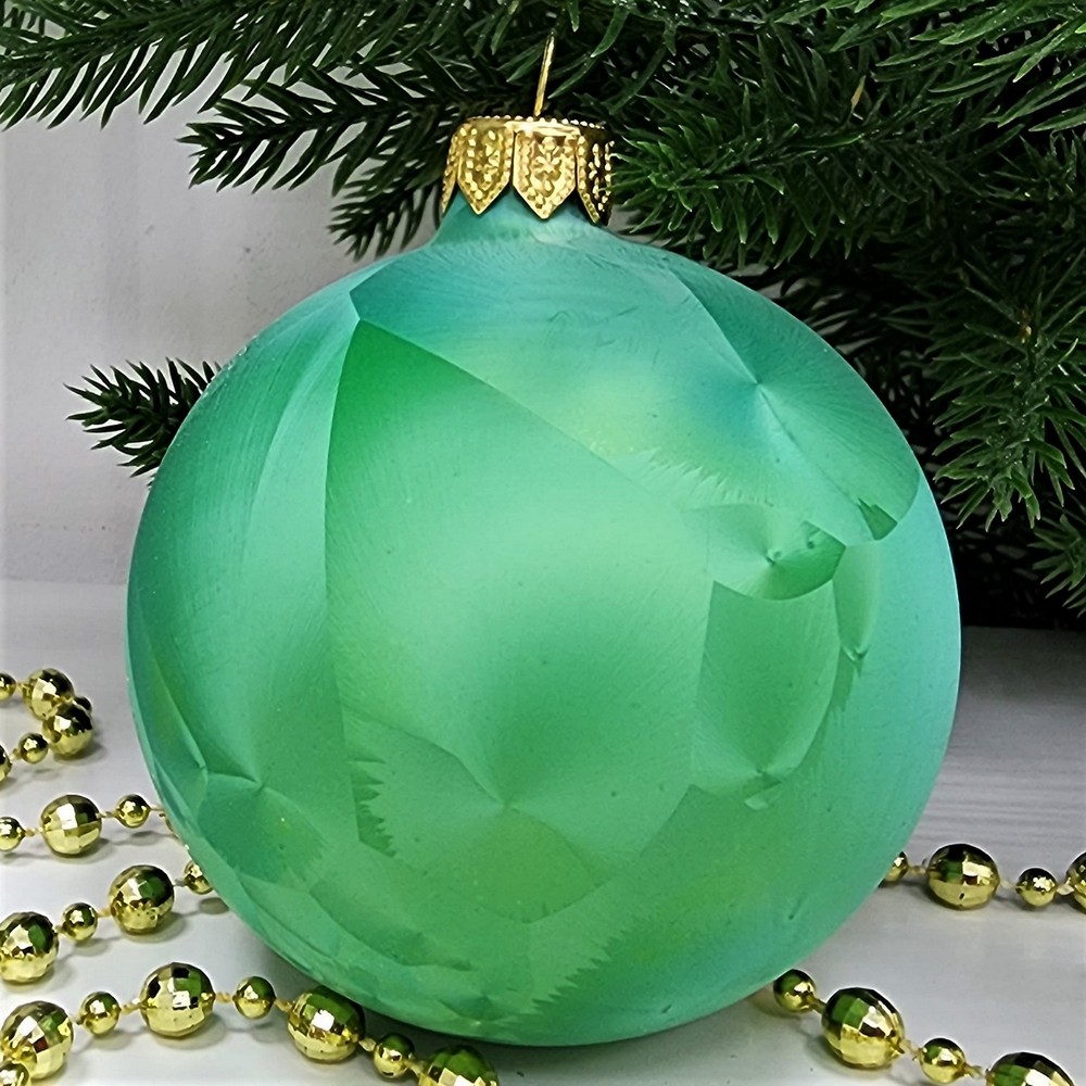 фото Стеклянный шар 80 мм Морозко зеленый