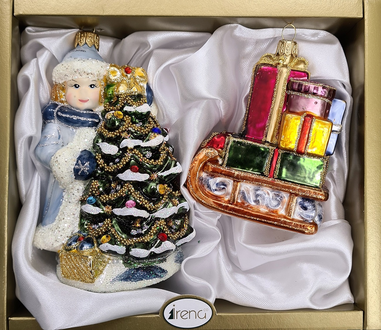 фото Набор ёлочных игрушек Девочка с елкой и саночки с подарками
