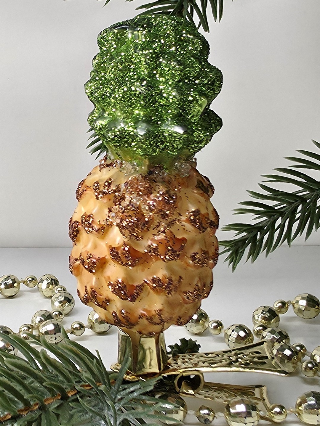 фото Стеклянная елочная игрушка Ананас на прищепке