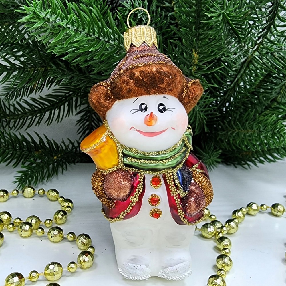 фото Стеклянная елочная игрушка Снеговик с колокольчиком крем бордо