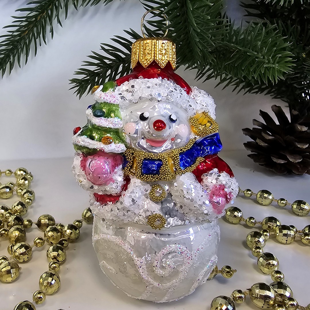 фото Стеклянная елочная игрушка Снеговик с елочкой