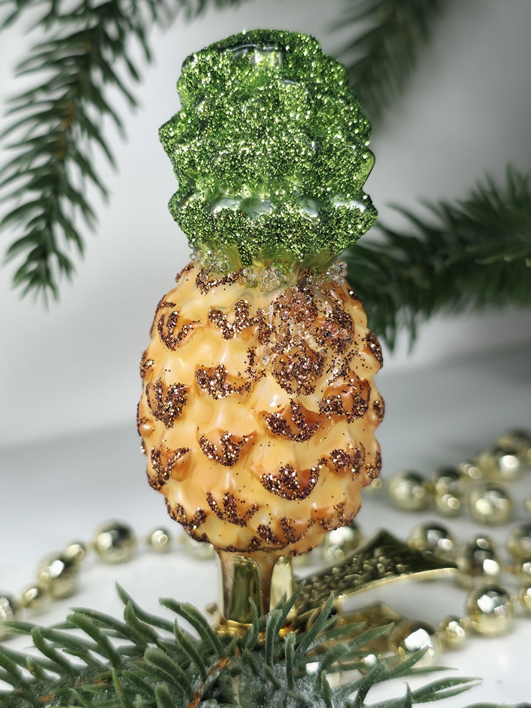 фото Стеклянная елочная игрушка Ананас на прищепке