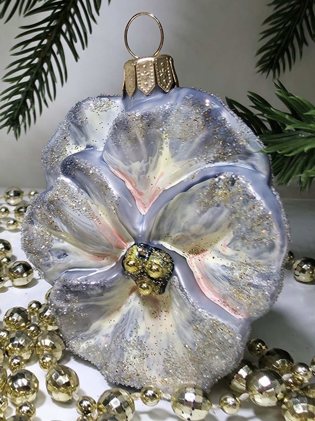 фото Стеклянная елочная игрушка Фиалка