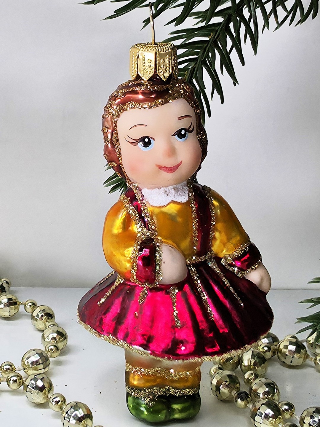 фото Стеклянная елочная игрушка Девочка в платье