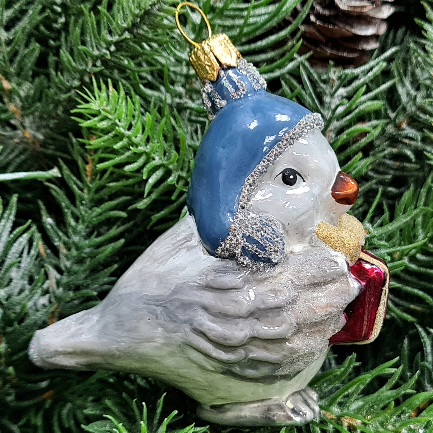 фото Стеклянная елочная игрушка Птичка с подарком