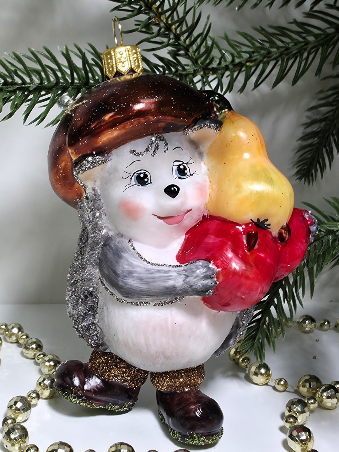 фото Стеклянная елочная игрушка Ежик с фруктами