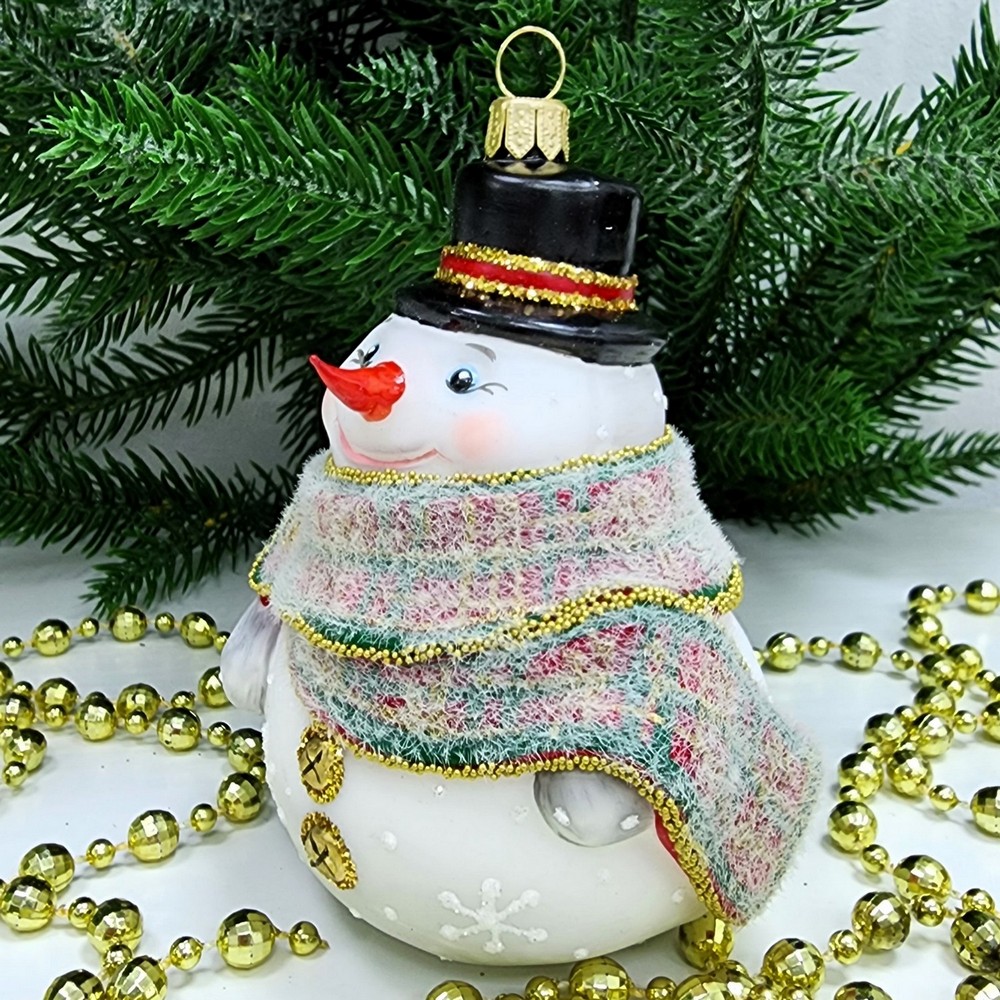 фото Стеклянная елочная игрушка Снеговик в шарфе