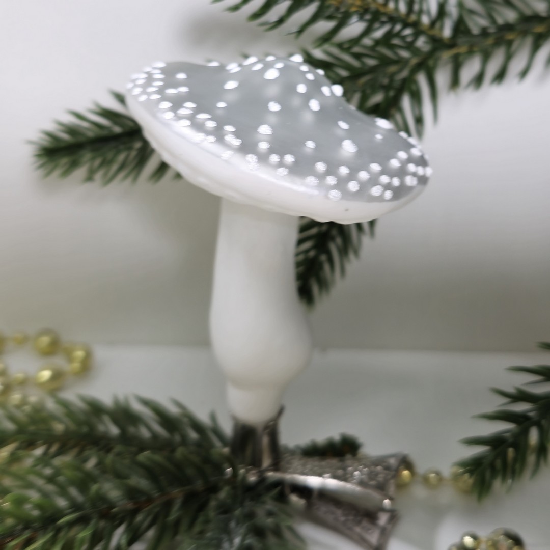 фото Стеклянная елочная игрушка Грибочек