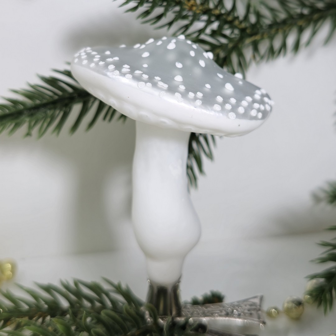 фото Стеклянная елочная игрушка Грибочек