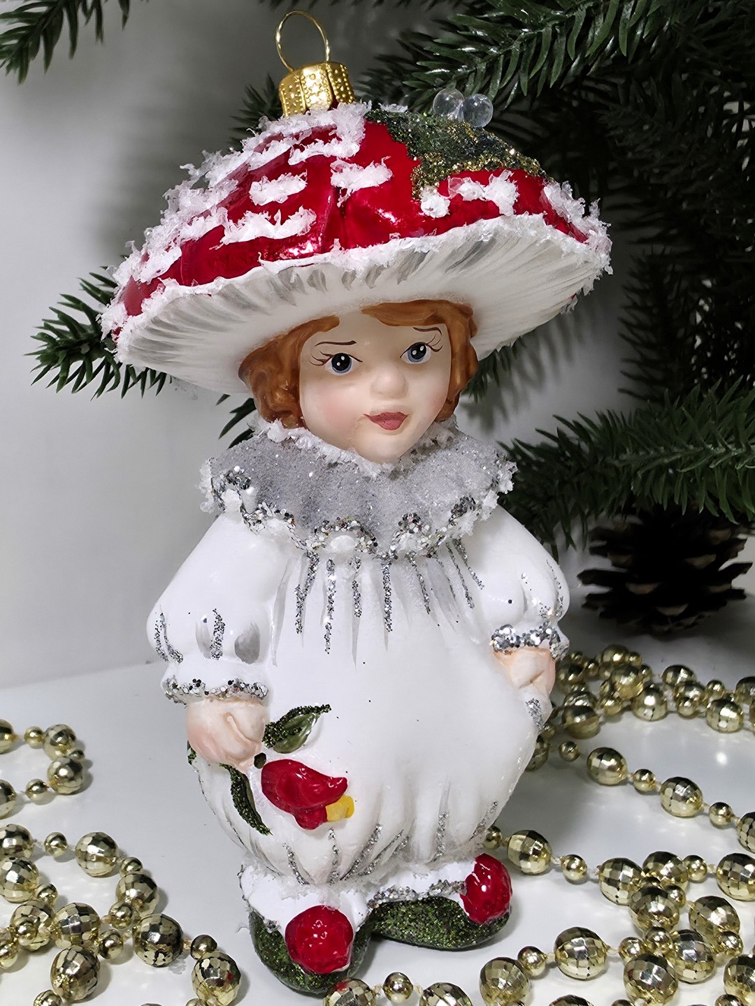 фото Стеклянная елочная игрушка Мальчик Грибочек мухомор